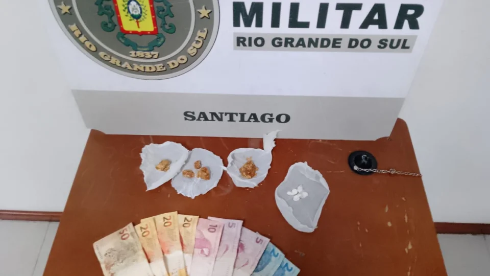 Passageira de aplicativo é presa com crack e cocaína em Santiago
