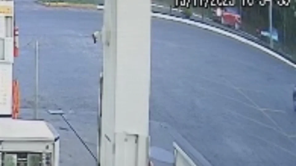 Câmeras registram momento em que policial aborda esposa e jovem antes de atirar e se suicidar em São Pedro do Sul
