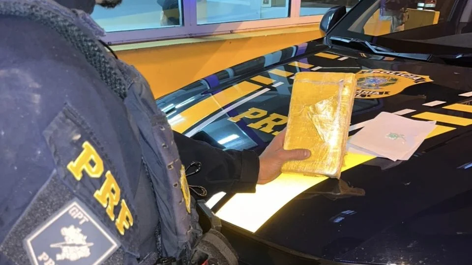 Jovem é preso com um quilo de cocaína durante ação da PRF em Santa Maria