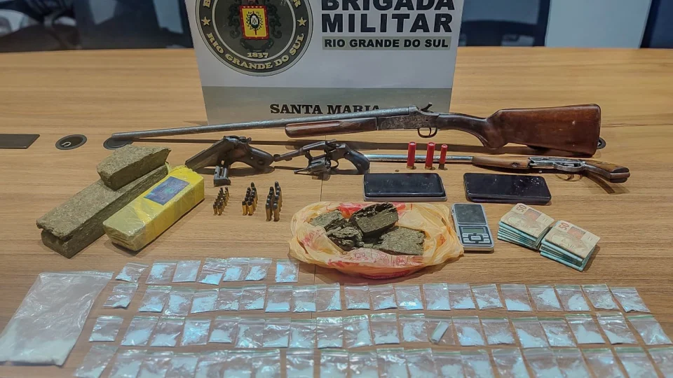 Jovem é preso por tráfico de drogas e porte ilegal de arma em Santa Maria
