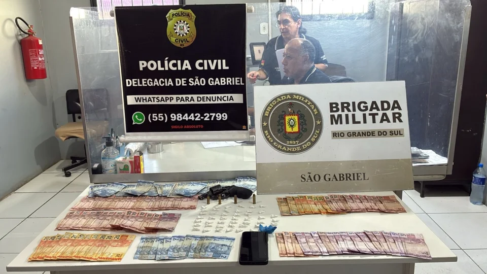 Casal é preso por tráfico de drogas e posse de arma em São Gabriel