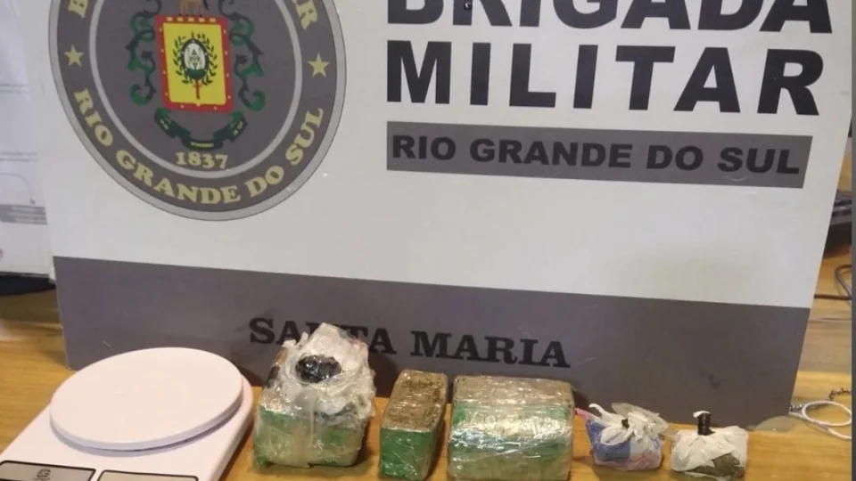 Jovem é preso por tráfico de drogas em Santa Maria