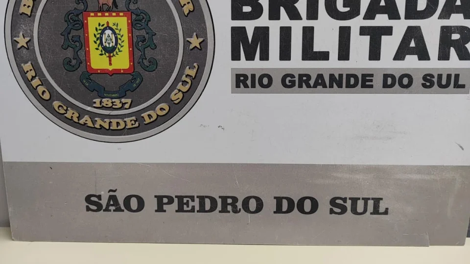 Homem é preso por agredir companheira e portar arma em São Pedro do Sul