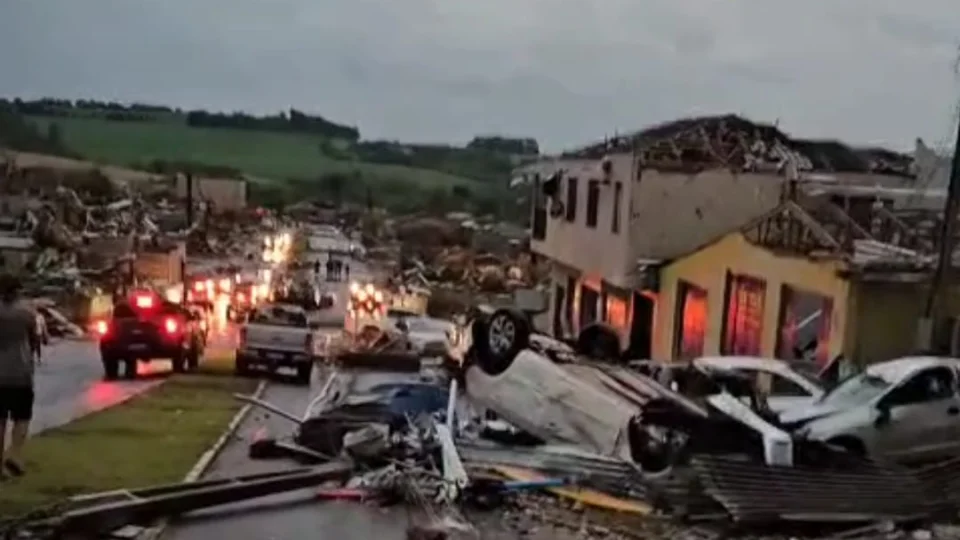 Vídeo – Ciclone extratropical causa destruição em cidade do Paraná