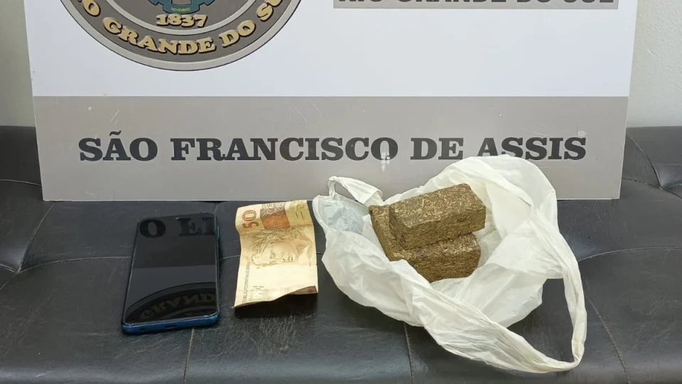 Adolescente é apreendido por tráfico de drogas em São Francisco de Assis