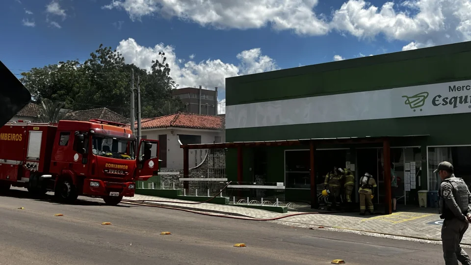 Incêndio atinge supermercado no centro de São Pedro do Sul