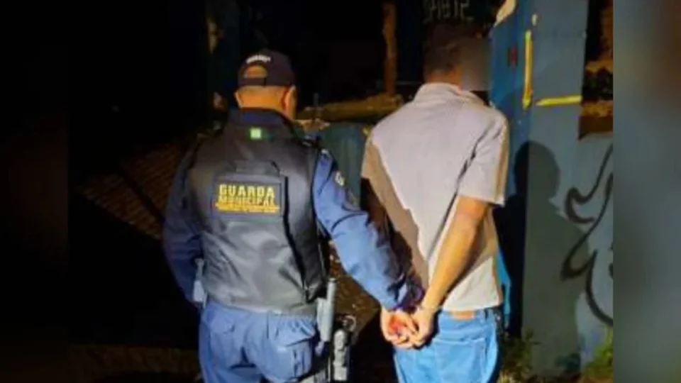 Foragido é preso pela Guarda Municipal em casa abandonada no Centro de Santa Maria
