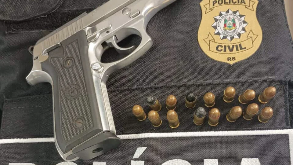 Polícia Civil prende dupla durante cumprimento de mandado de busca e apreensão em Santa Maria