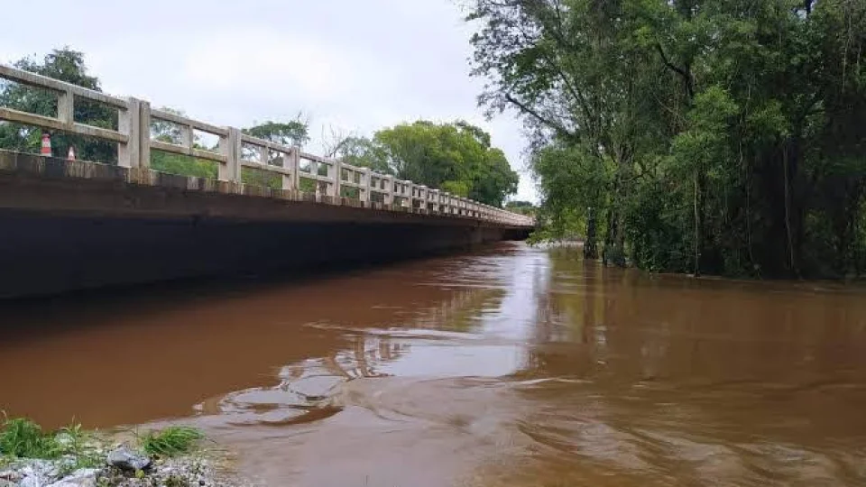 DNIT restringe tráfego de veículos pesados na Ponte sobre o Arroio do Salso, em Santa Margarida do Sul