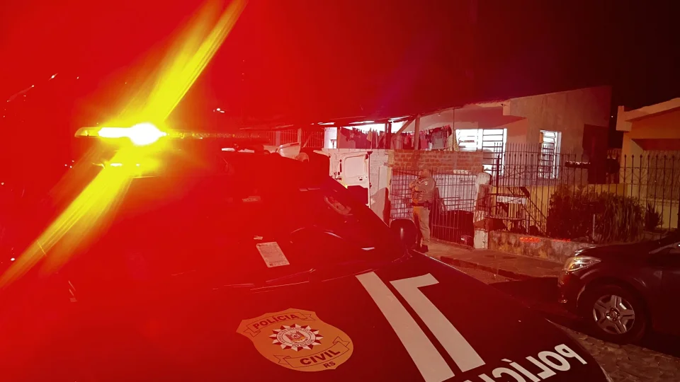 Mulher é encontrada morta dentro de residência em Santa Maria