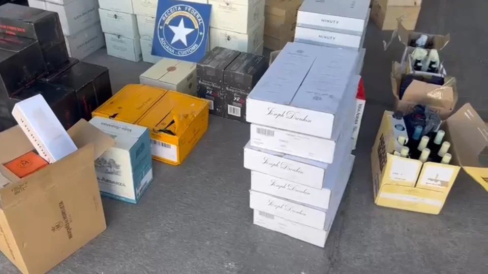 Motorista é preso por descaminho com carga de vinhos de R$ 200 mil na BR-116