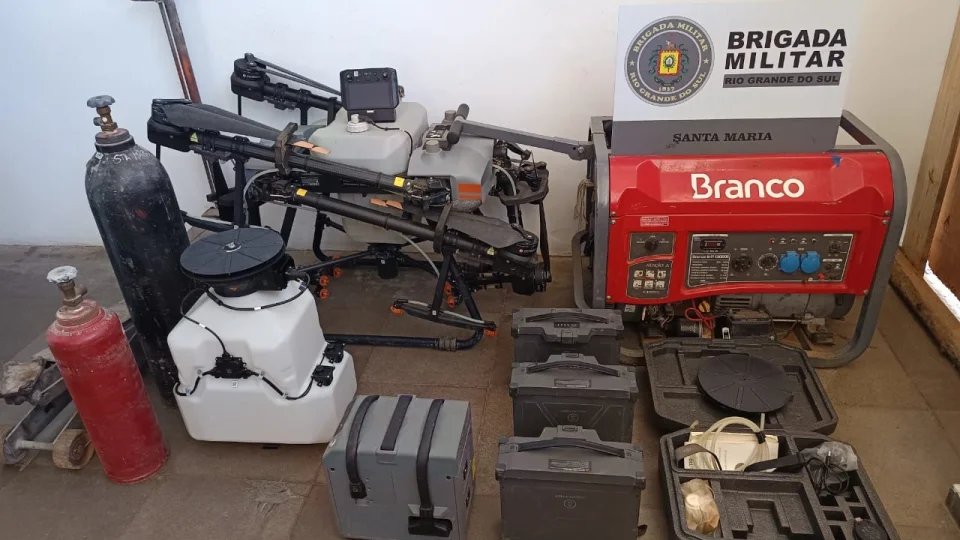Brigada Militar apreende diversos objetos e prende jovem em flagrante em Santa Maria
