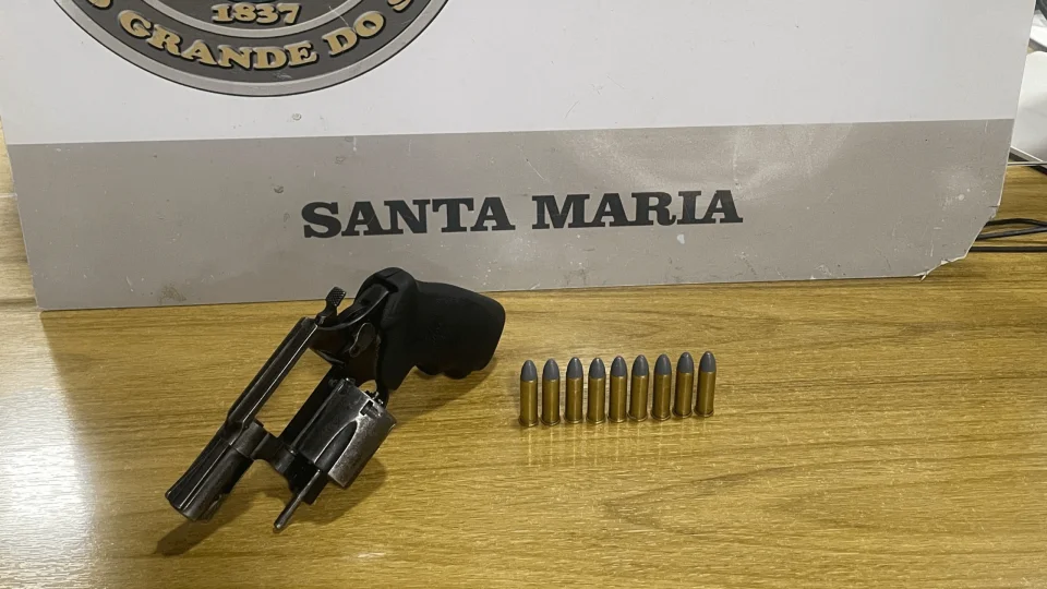 Jovem é preso pela Brigada Militar com revólver em Santa Maria