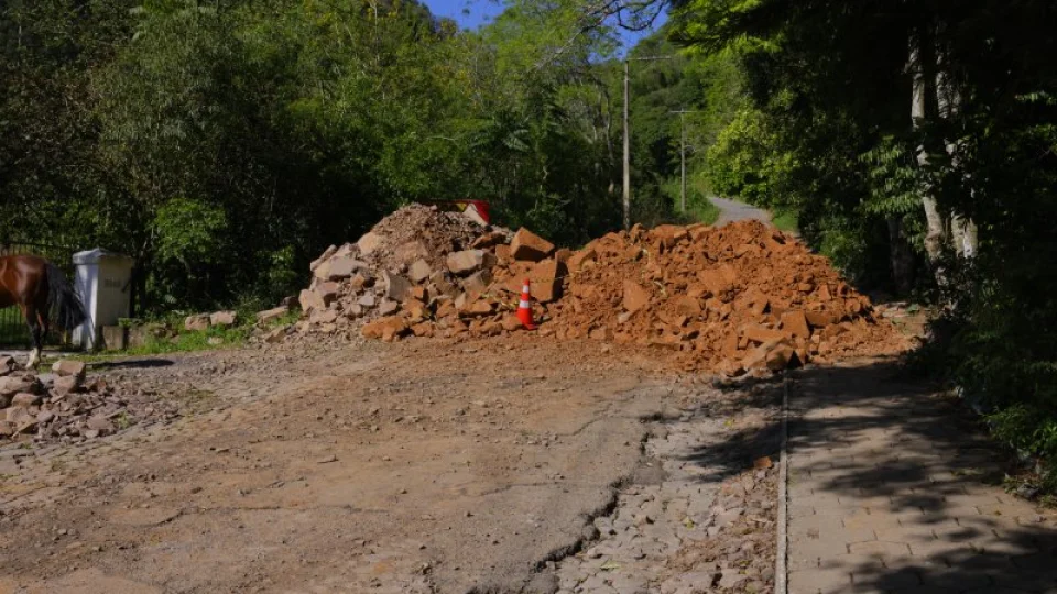 Definida empresa responsável pela reconstrução da Estrada do Perau