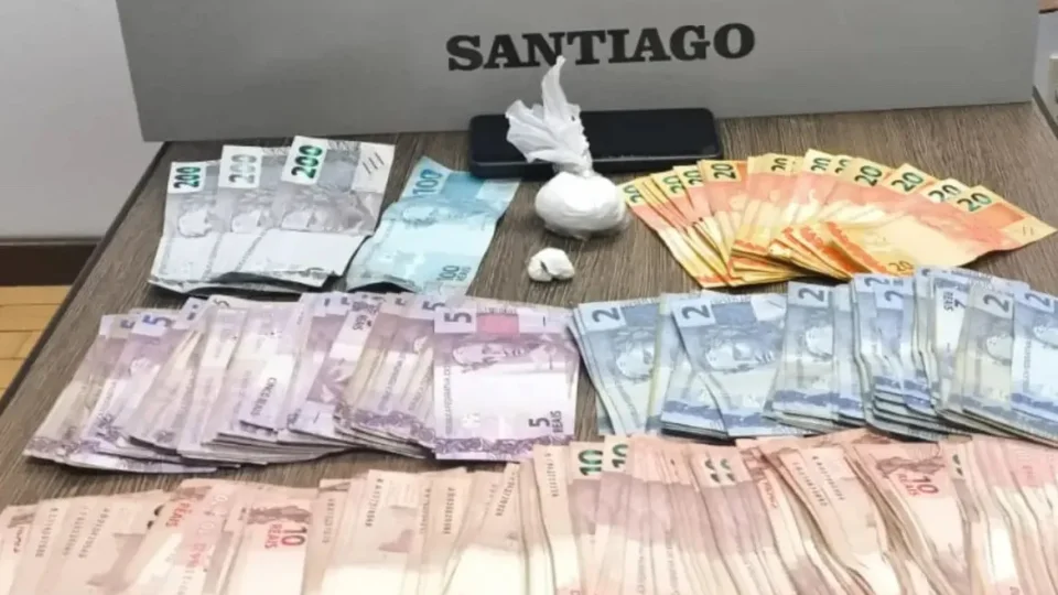 Homem é preso por tráfico de drogas em Santiago