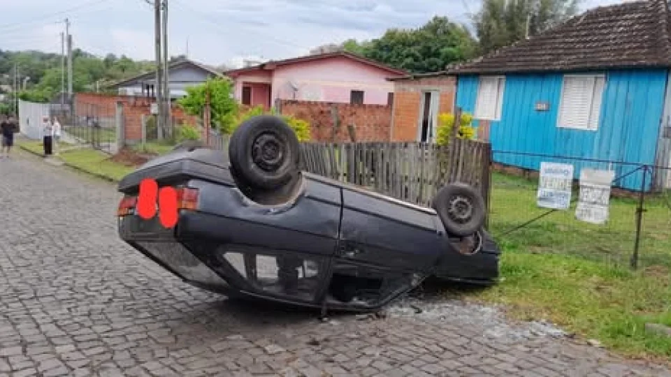Homem é preso por embriaguez e dirigir sem habilitação após acidente que deixou o filho ferido em São Pedro do Sul