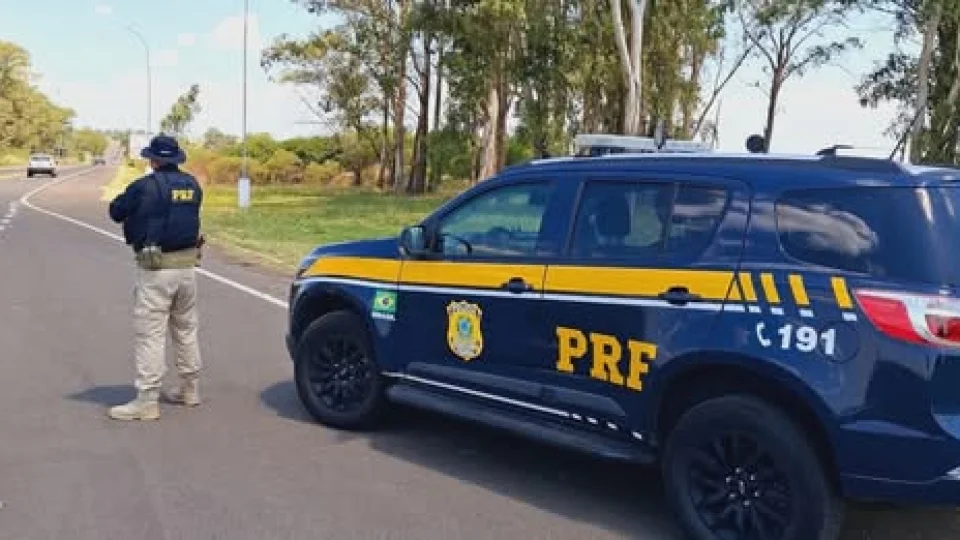 PRF prende homem com habilitação uruguaia falsa em Cruz Alta
