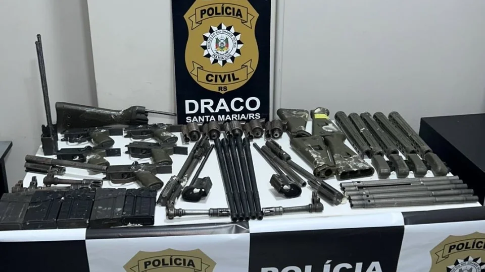 DRACO de Santa Maria apreende cinco fuzis avaliados em R$ 200 mil após perseguição