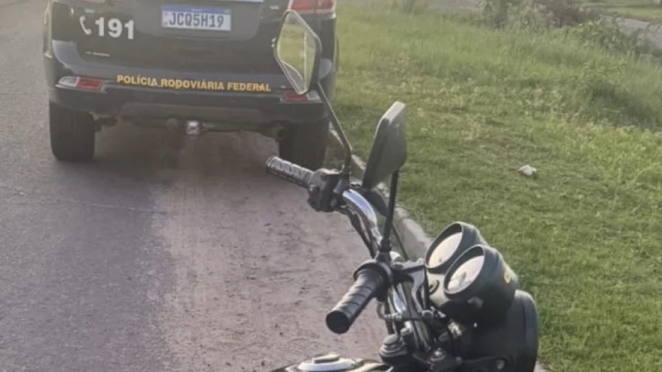 PRF apreende motocicleta com mais de R$ 60 mil em multas vencidas na BR-290
