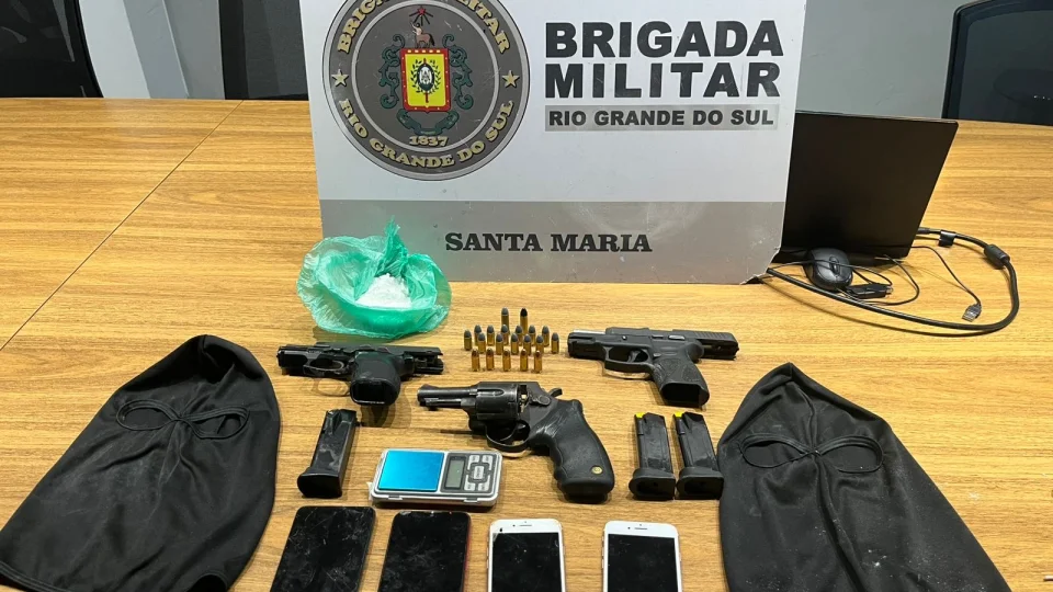 Jovem é preso pela Brigada Militar com armas e droga após tiroteio em Santa Maria