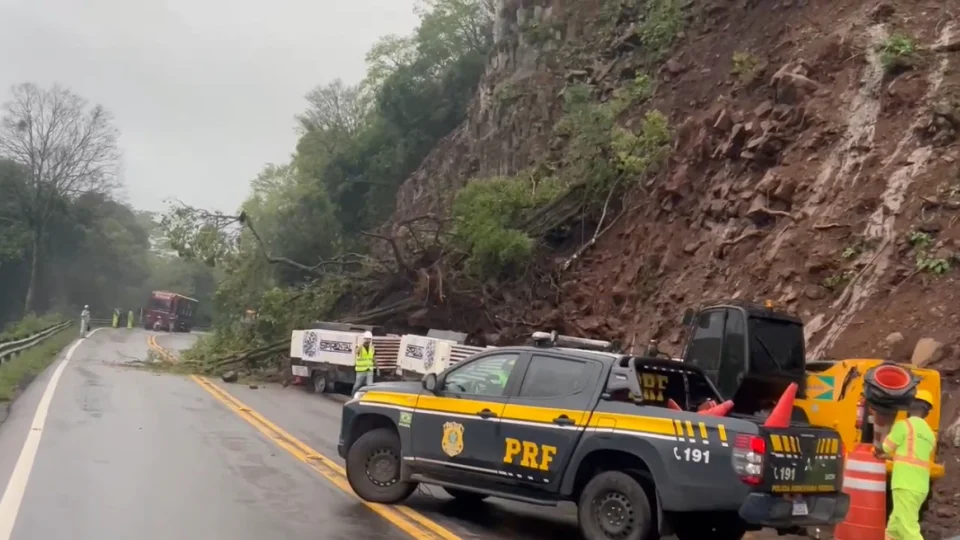DNIT libera trânsito na BR-158 entre Santa Maria e Itaara após deslizamento