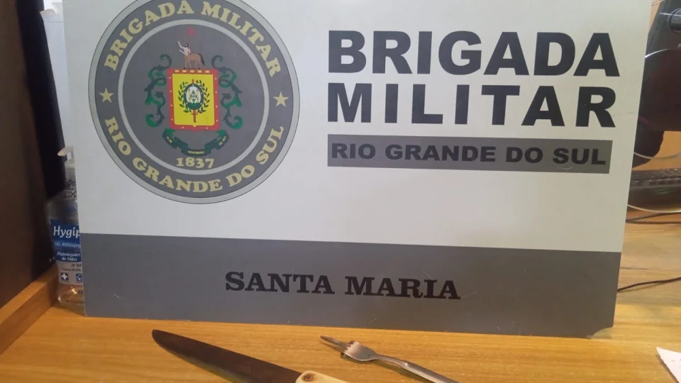 Brigada Militar apreende dois adolescentes com armas brancas em escola de Santa Maria