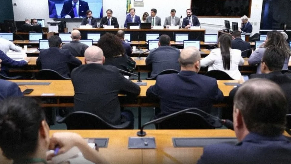 PEC propõe reconhecimento constitucional das Polícias Científicas