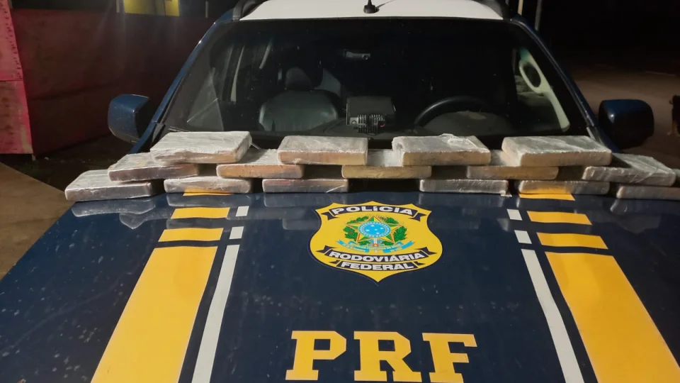 Motorista é preso com 15 quilos de cocaína na BR-472