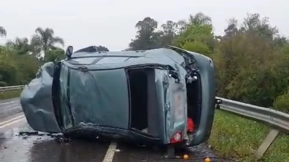 Idoso fica ferido em capotamento na BR-287 em São Pedro do Sul