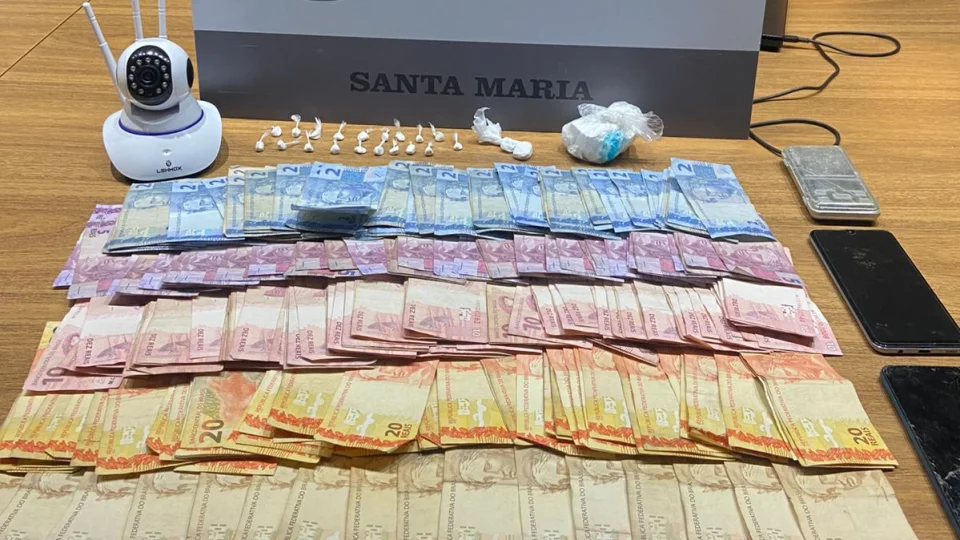 Jovem é preso por tráfico de drogas em Santa Maria