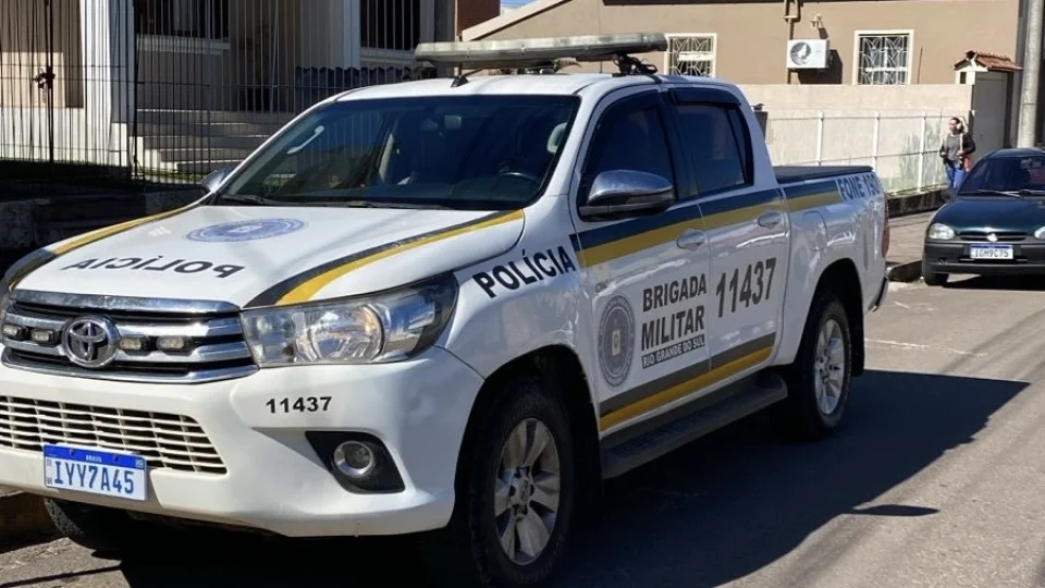 Homem é preso após invadir residência, agredir companheira e ameaçá-la de morte em São Pedro do Sul