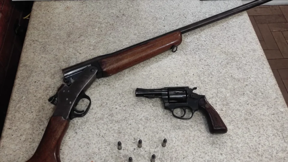 Polícia Civil prende jovem por posse ilegal de armas em Cachoeira do Sul