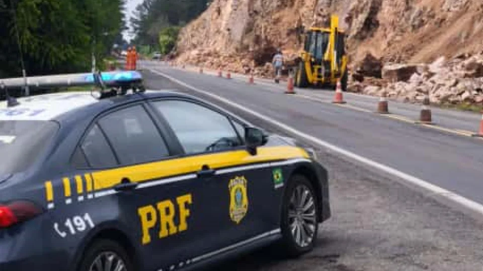 PRF alerta para obras na BR-287 com controle de tráfego