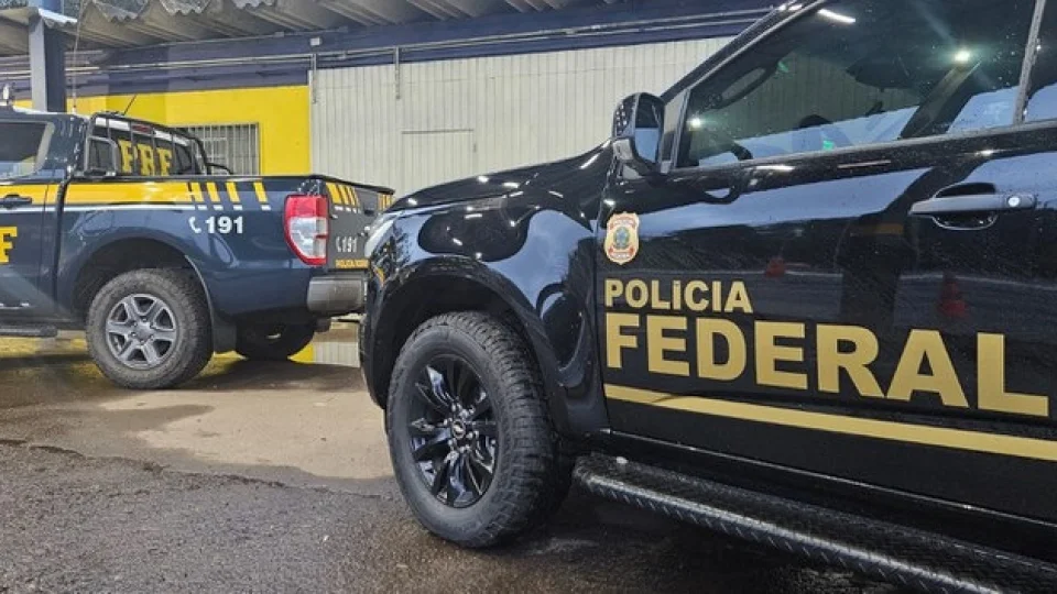 Polícia Federal deflagra Operação Desvio de Rota e prende policial rodoviário federal e empresários no RS