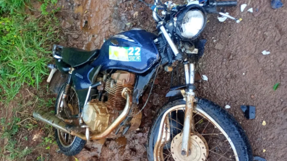 Colisão frontal entre moto e caminhão resulta em morte no interior de Toropi