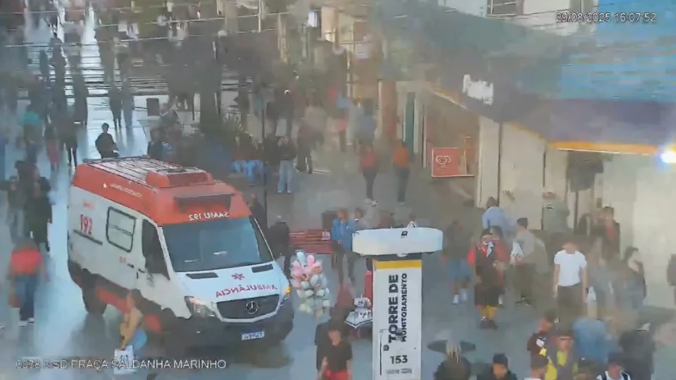 Homem é socorrido após acionamento de botão de emergência no Calçadão em Santa Maria