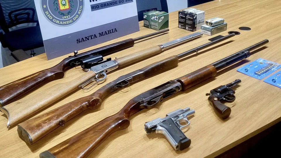 Brigada Militar apreende armas e munições em ocorrência de surto em Santa Maria