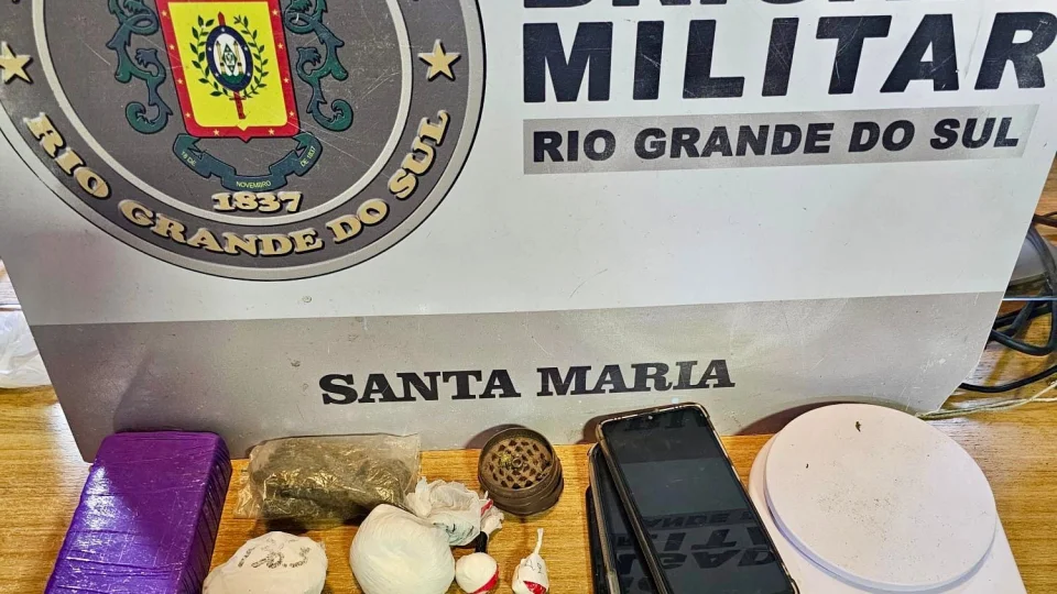 Brigada Militar prende dupla por tráfico de drogas em Santa Maria