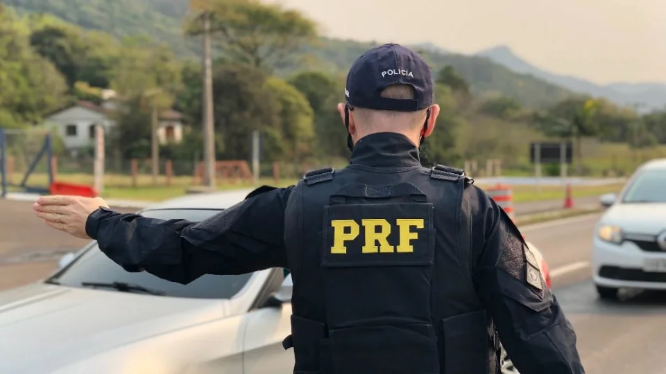 PRF prende procurado por estupro de vulnerável Na BR-287
