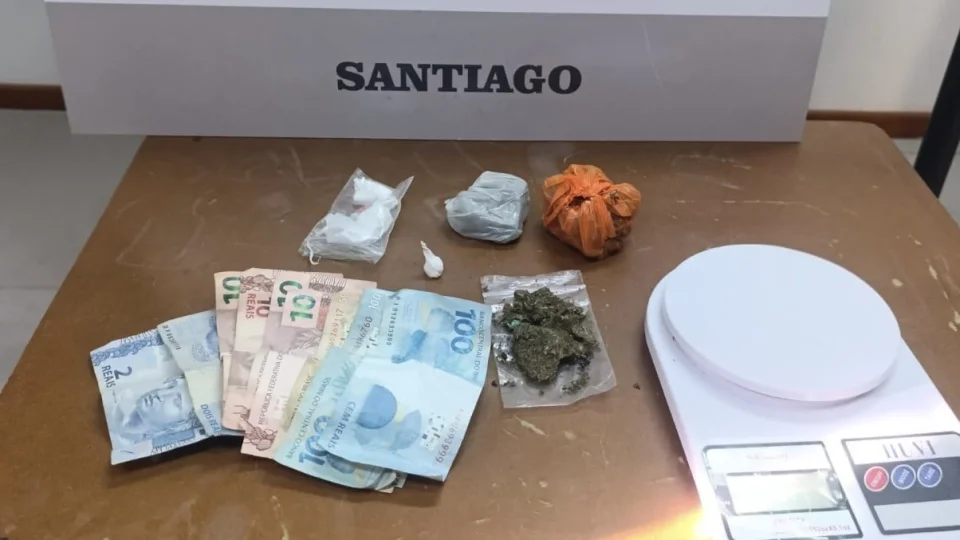 Ação da ROCAM e Seção de Inteligência resulta em prisão e apreensão de drogas em Santiago