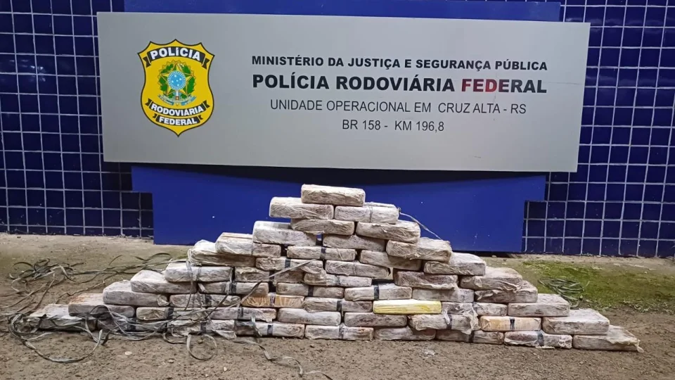 Motorista é preso com mais de R$ 3,1 milhões em drogas na BR-158