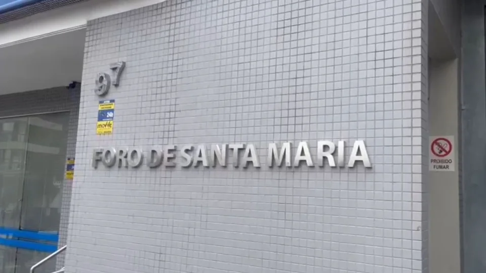 Homem vai ao Fórum para audiência de outro processo e acaba preso por dívida de quase R$ 16 mil em pensão em Santa Maria