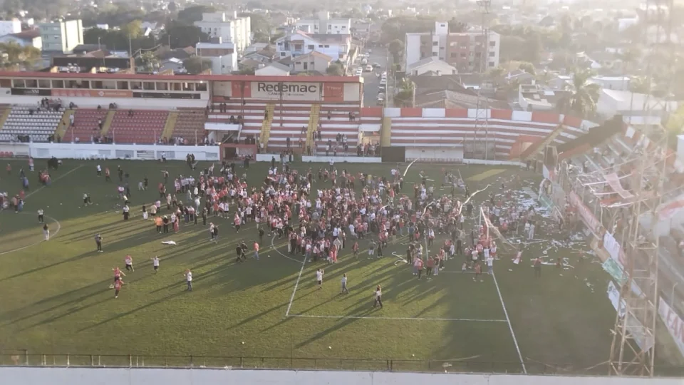 Torcedor do Veranópolis é apreendido após ato obsceno e ofensas racistas durante jogo em Santa Maria