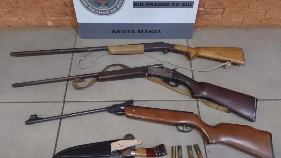 Duas pessoas são esfaqueadas e homem é preso por tentativa de homicídio em Santa Maria