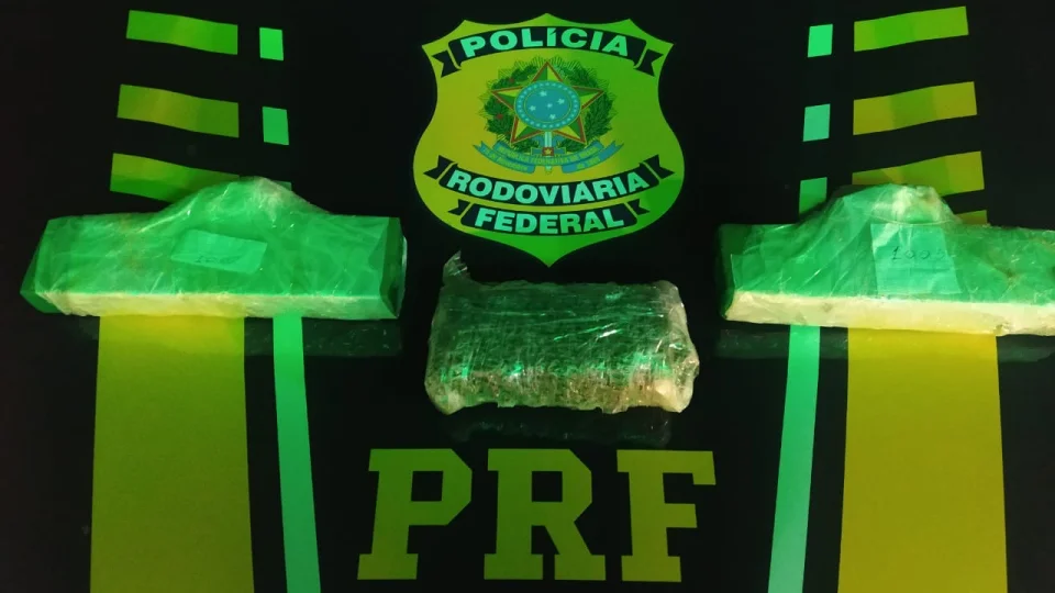 PRF prende passageiro de aplicativo com drogas em São Sepé