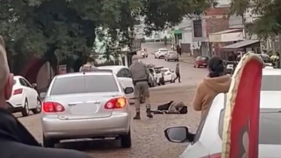 Homem armado com faca ameaça comerciante e é baleado e contido pela Brigada Militar em São Sepé