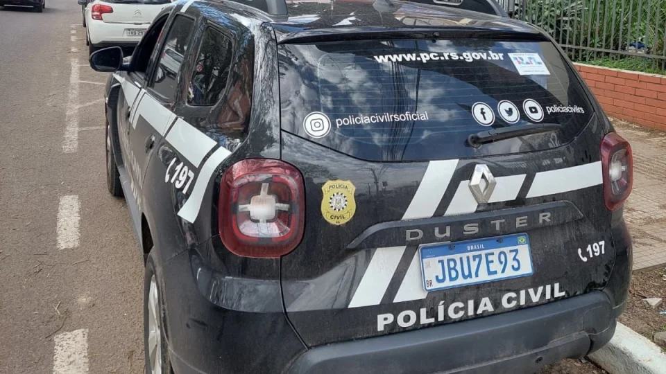 Jovem é preso por descumprir medida protetiva e tentar invadir casa da ex-companheira em Santa Maria