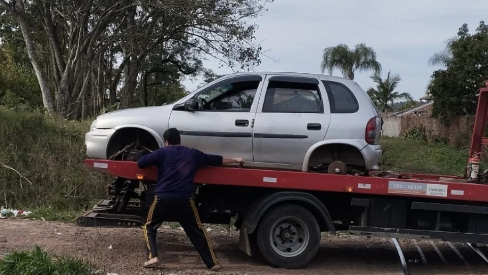 Automóvel furtado é recuperado no Bairro Itararé, em Santa Maria