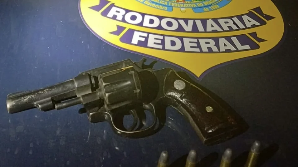 PRF prende mulher com revólver em Rosário do Sul