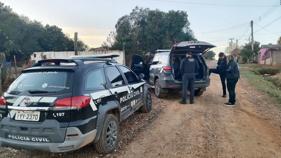 Polícia Civil prende dois suspeitos pelo homicídio de apenado em São Sepé